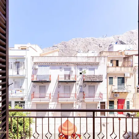 Appartement Isola House 2 *